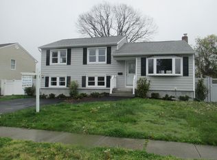 37 Regina Rd, Farmingdale, NY 11735