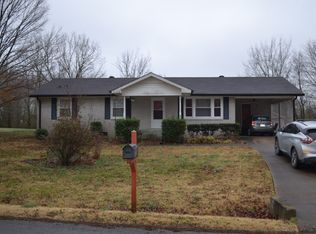 165 Lakeview Cir, Tennessee Ridge, TN 37178