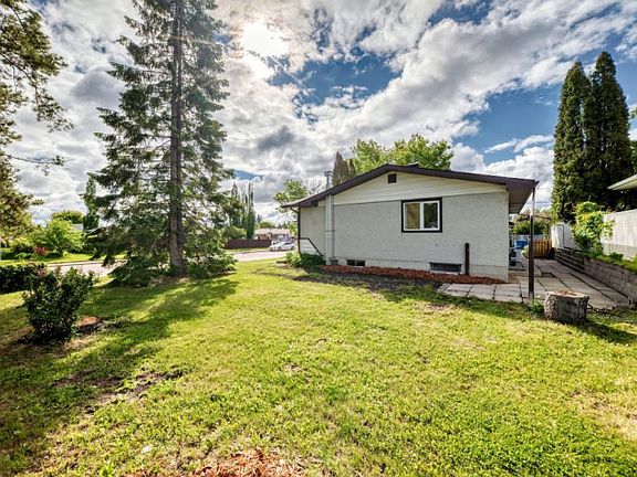 3rd image of 5801 41 Street Cres