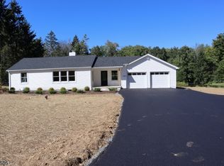 192 Mendham Rd E, Mendham, NJ 07945