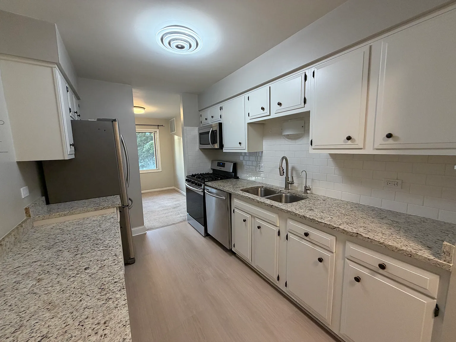 1 bed, 900 sqft, $1,600 — Photo 1