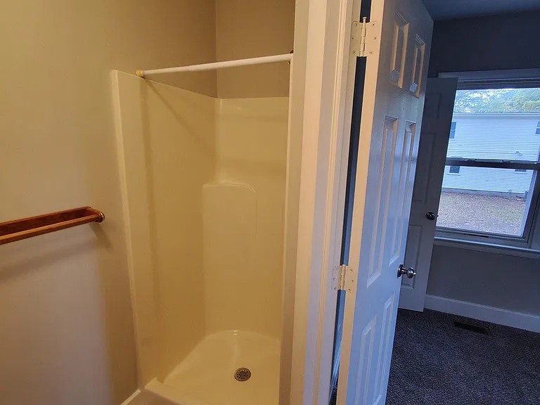 2nd Bathroom in small bedroom