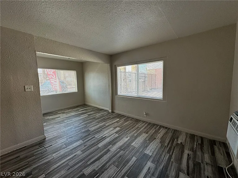 2105 Sunrise Ave #1 — Photo 5