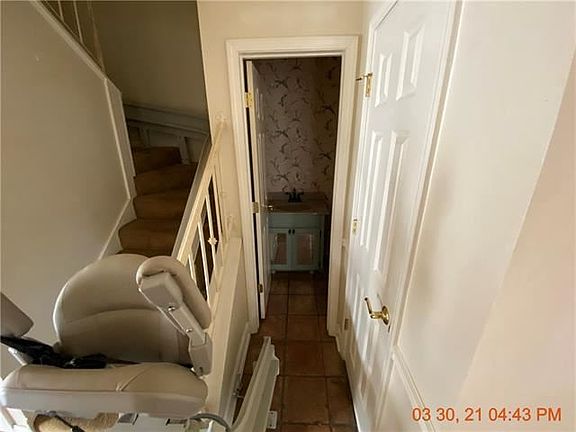 5th image of 10238 Foster St