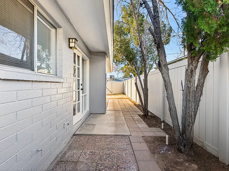 734 N Stewart — Photo 20