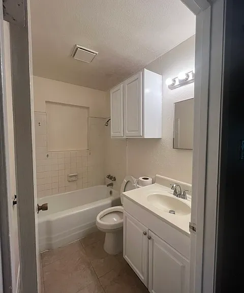318 S 23rd St — Photo 24