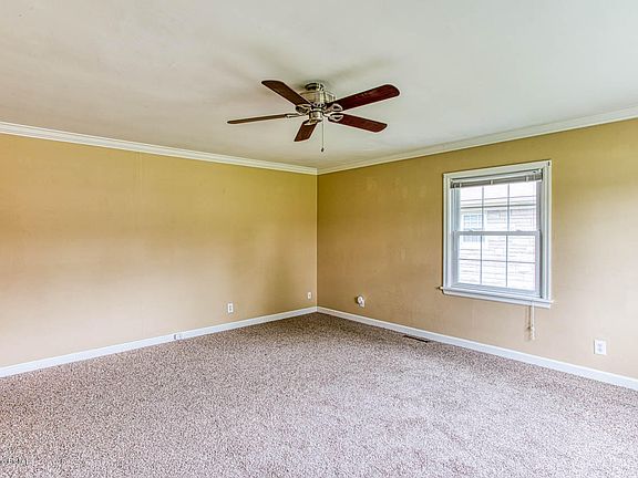 4th image of 8006 Daffodil Dr