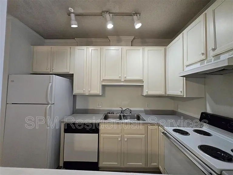 2705 Mayfair Dr #H-104 — Photo 7