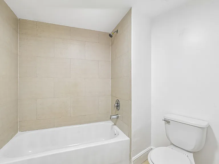 The Oaks Condominium — Photo 38