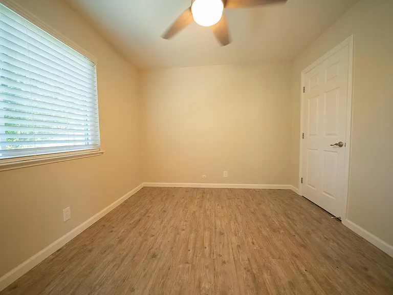 1695 Whitwood Ln #4 — Photo 10