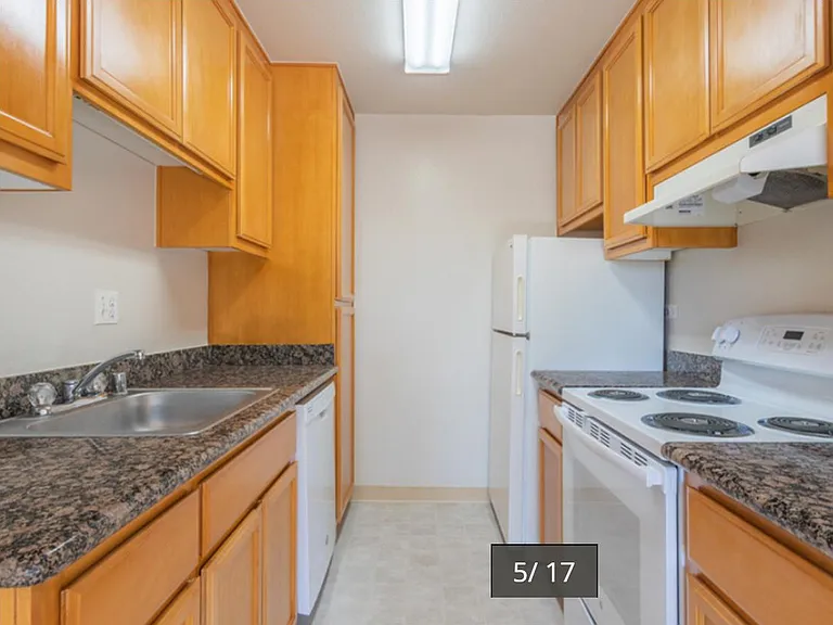 Oakridge Apartments — Photo 18