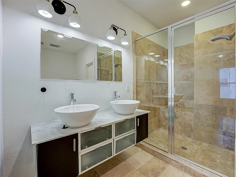 1515 Crockett St — Photo 15