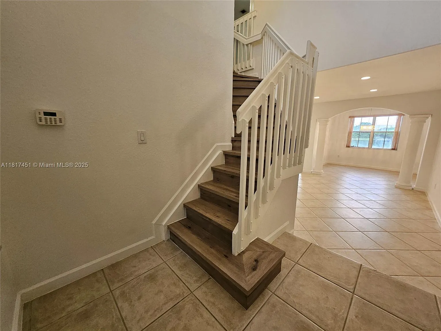 4 bed, 2.5 bath, 1869 sqft, $4,200 — Photo 4