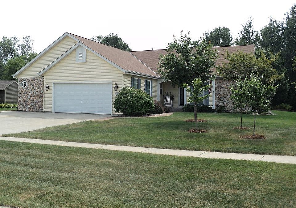 1st image of W212N16461 Glen Brooke Dr