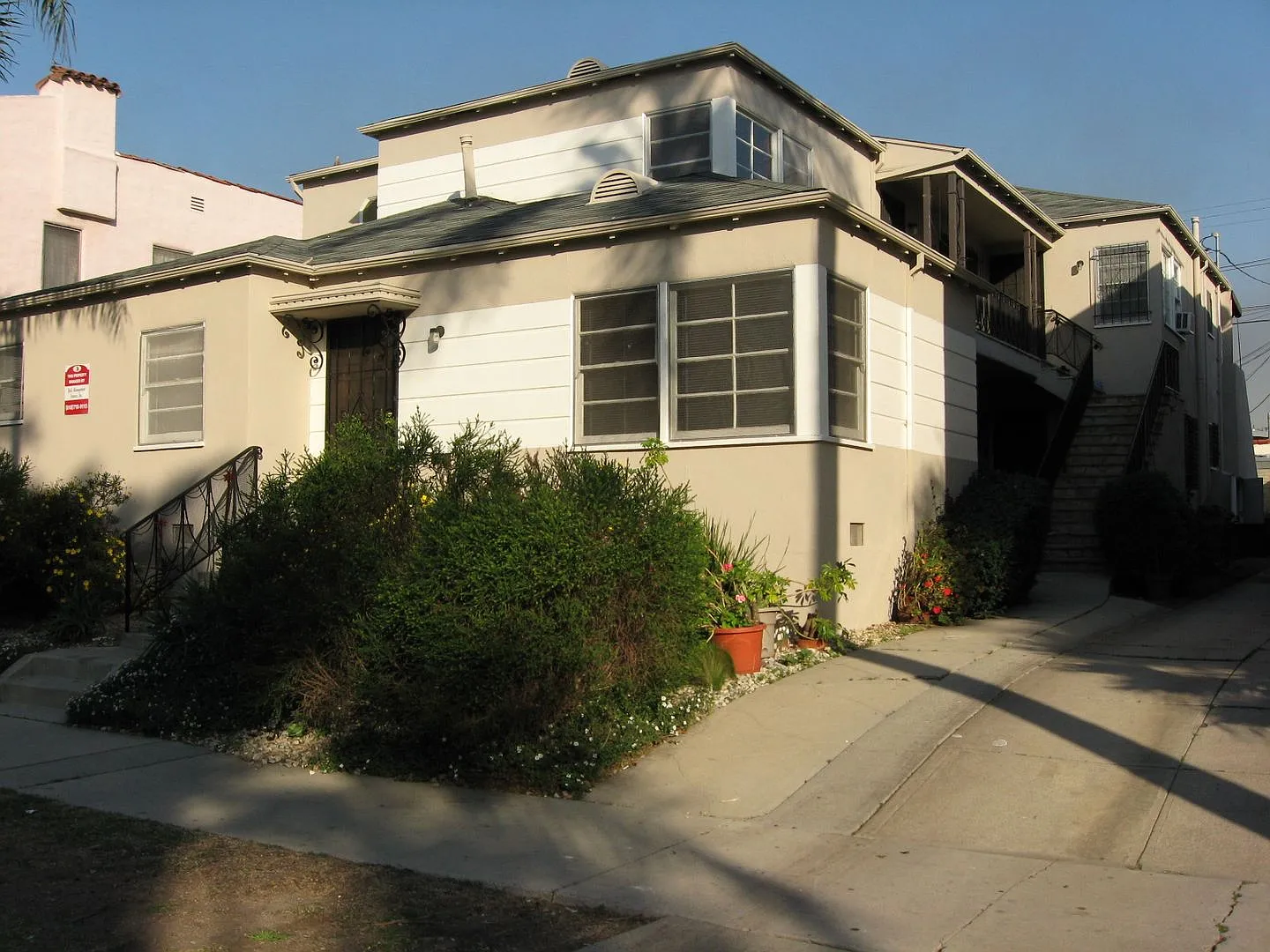 414-416 1/2 Gardner - R&E Eisenstein Community Property Trust — Photo 3