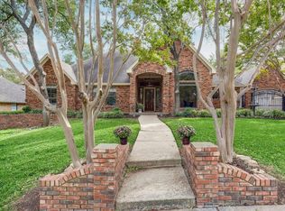 3245 Oak Tree Ln, Grapevine, TX 76051