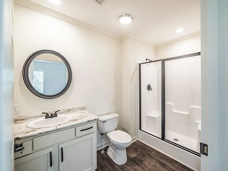 Spacious Full Bathroom