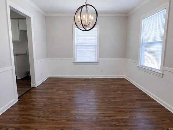 3rd image of 2059 E Gum St