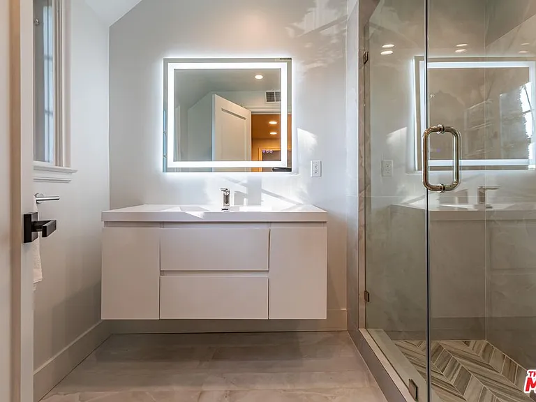 702 N Beverly Dr — Photo 39