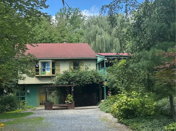 364 W Mountain Rd, Wind Gap, PA 18091