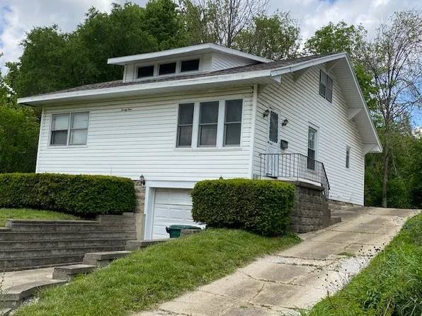 29 Jackson Ave, Charleston, IL 61920