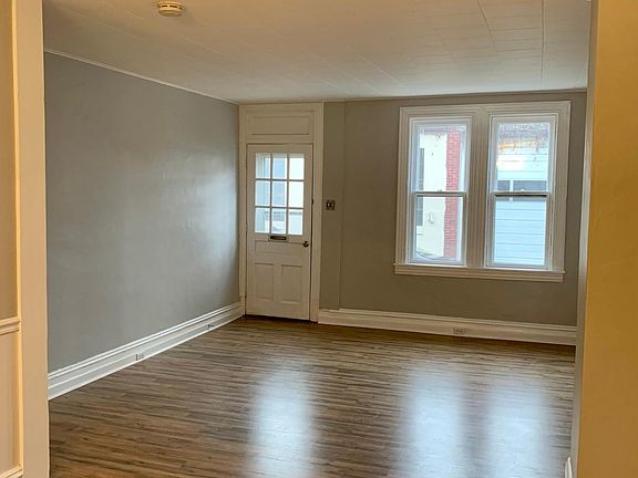 3rd image of 621 Bay St