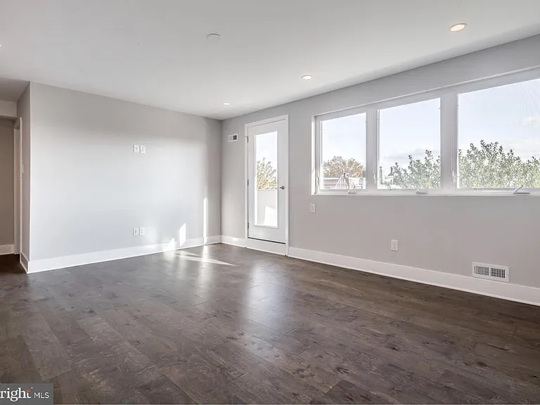 1212 E Susquehanna Ave #E — Photo 8
