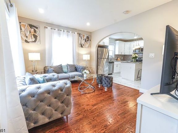5th image of 34 Enfield Ave Floor 1