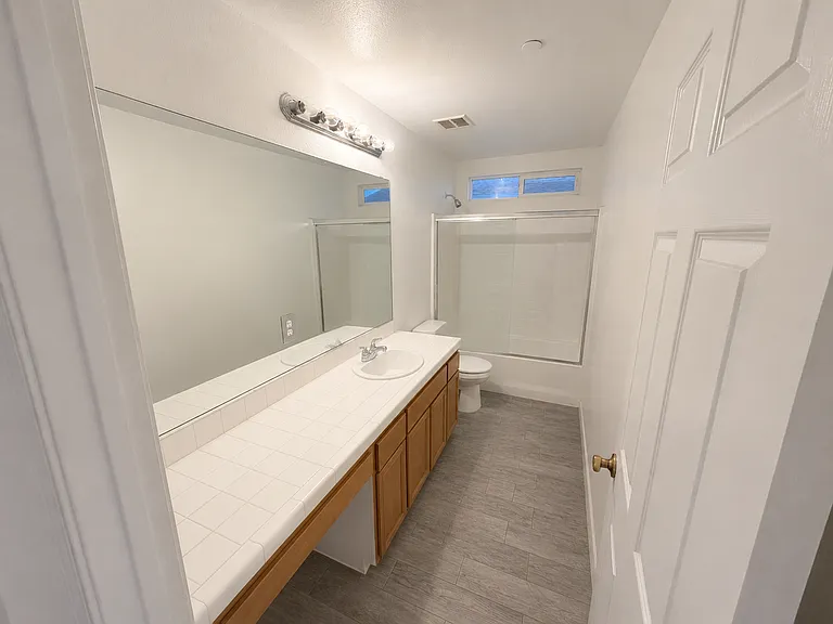 14560 Foothill Blvd — Photo 3