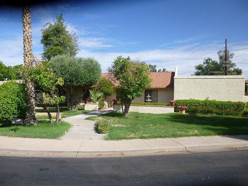 1st image of 1050 E Fairbrook Cir