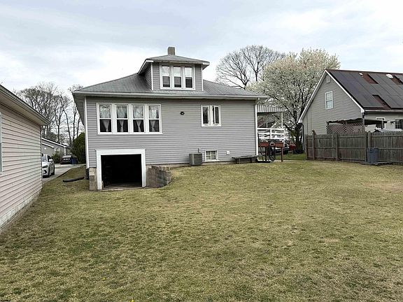 3rd image of 119 W Thompson Ave