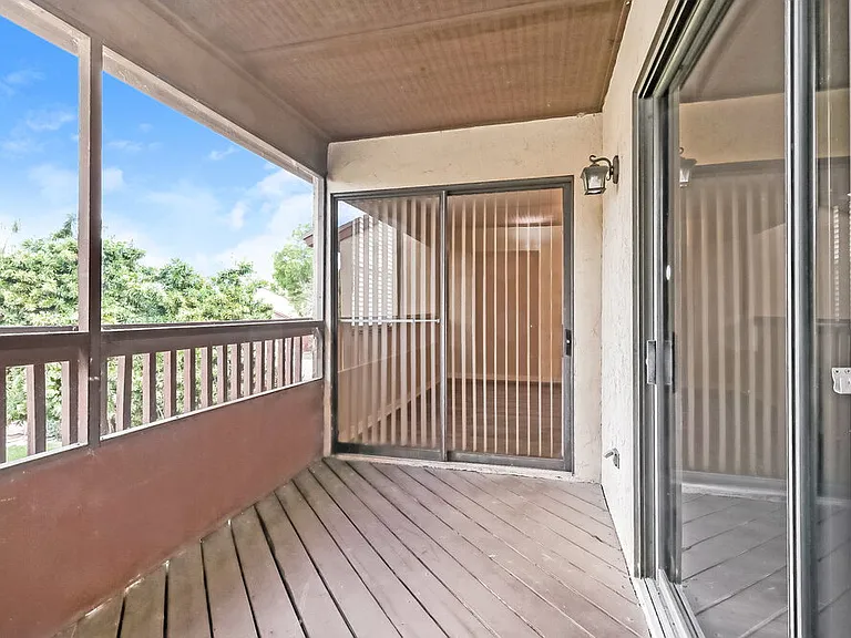 304 Lakeview Dr E — Photo 15