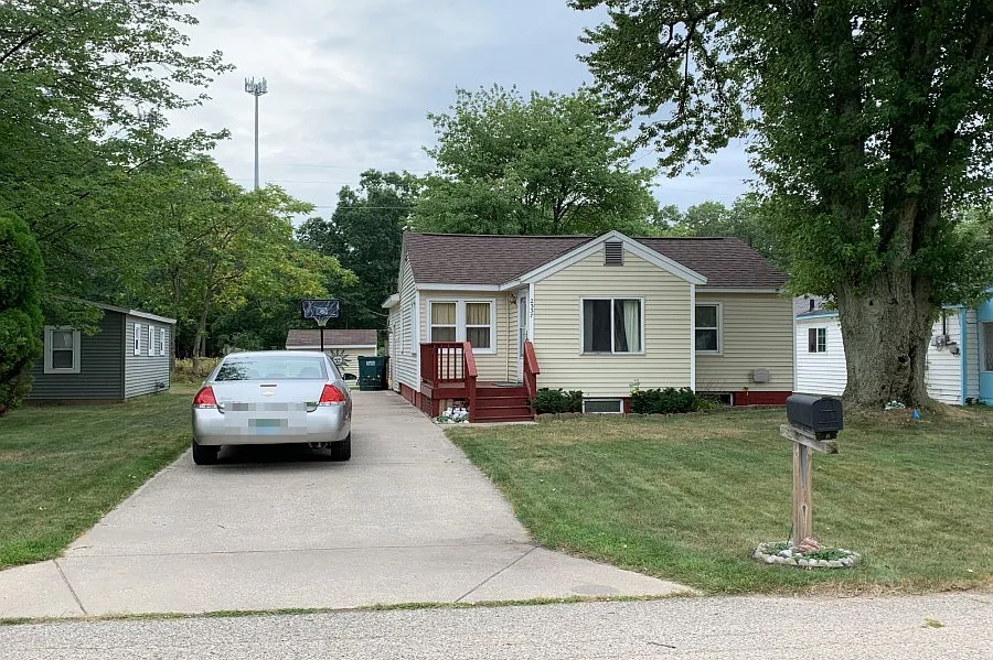 2337 Norman Ave photo 1