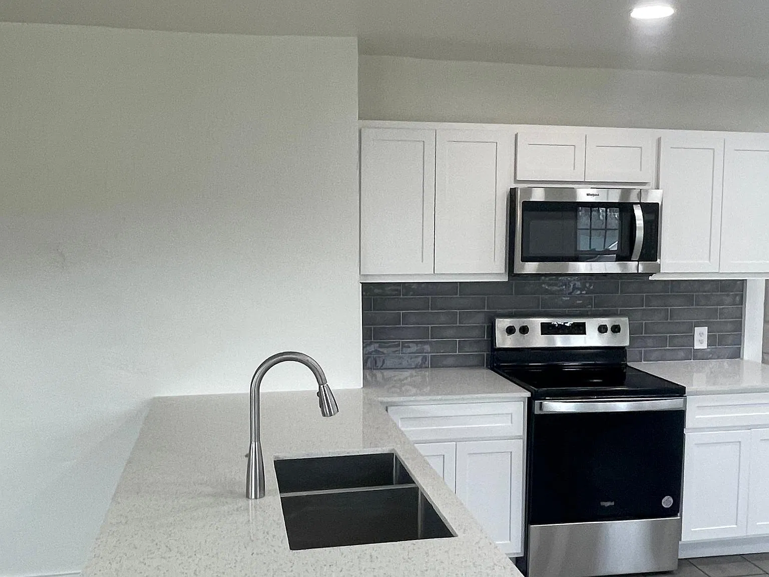 3 bed, 1715 sqft, $1,995 — Photo 3