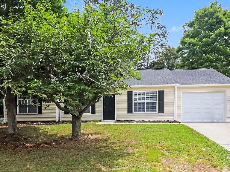 4961 Hampstead Ln — Photo 1
