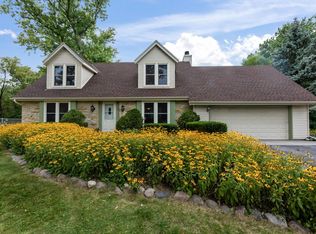 936 Tanglewood Ct, Oconomowoc, WI 53066