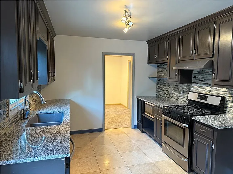 412 Hickory Walk — Photo 5
