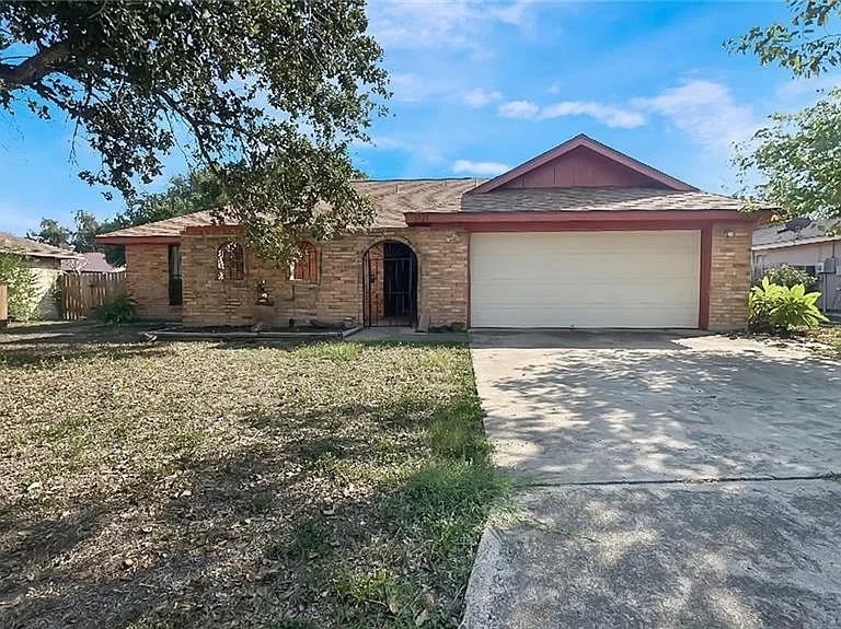 3021 Hummingbird Ave — Photo 1
