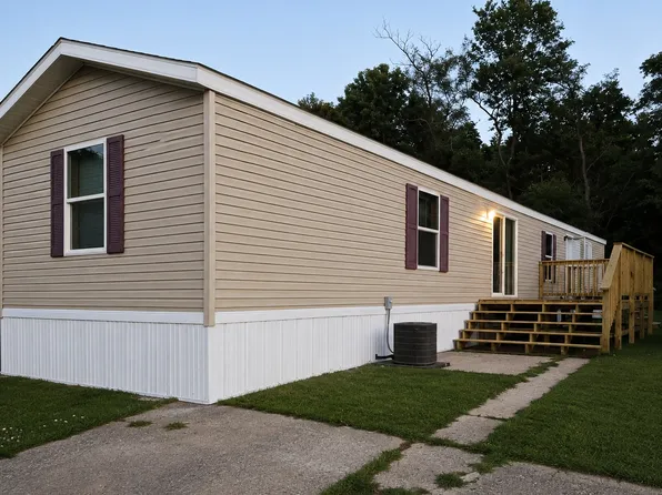 97 Deerwood Park, Centralia, IL 62801