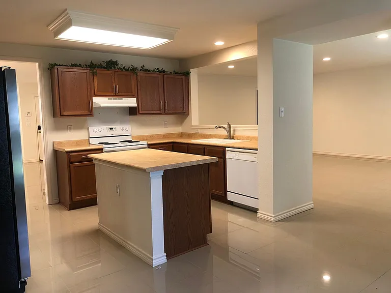 220 Calixto Ct — Photo 3