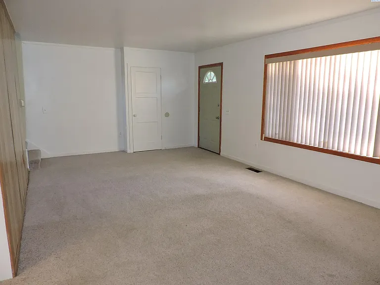1714 Hunt Ave — Photo 5
