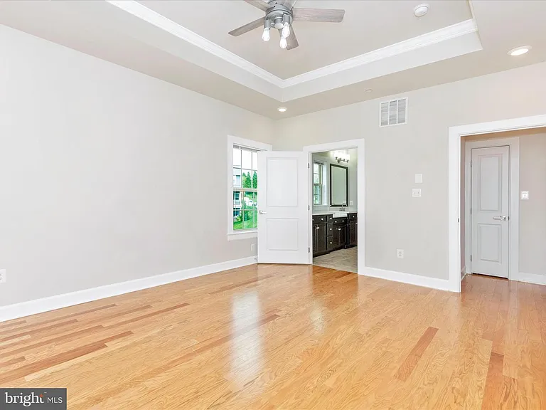 3838 Fulham Rd — Photo 17