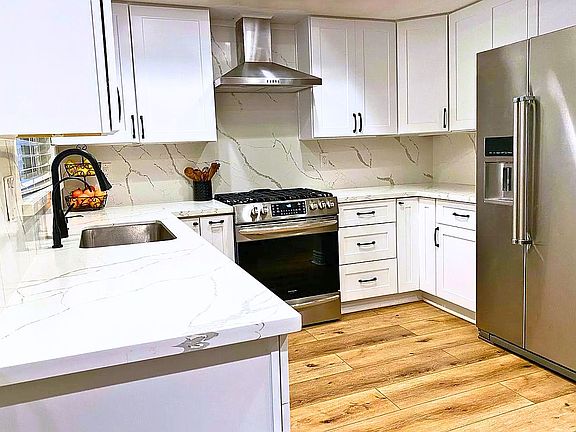4th image of 2184 Canyon Dr APT A