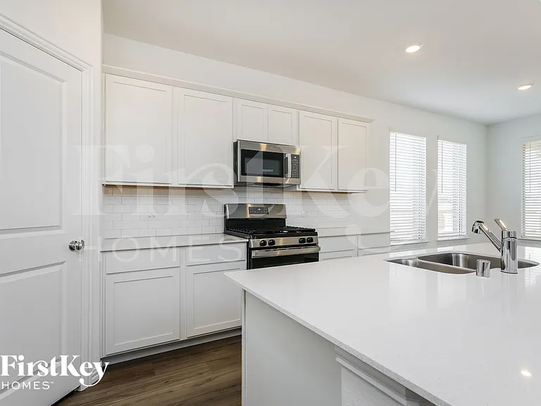 2528 Northcote Dr — Photo 9