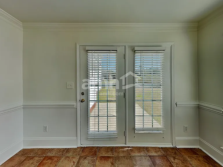 3437 Continental Dr — Photo 9