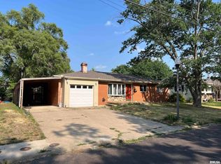 320 Arrow St, Pekin, IL 61554