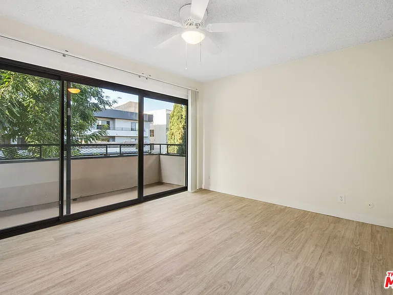 7540 Hampton Ave #202 — Photo 15
