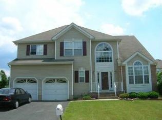 218 Knoll View Dr, Phillipsburg, NJ 08865