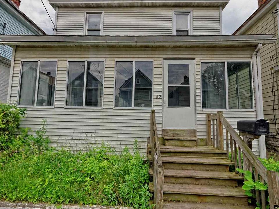 1st image of 42 Willow Ave