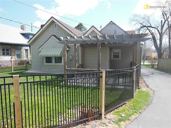 Back patio and nice fenced in yard.